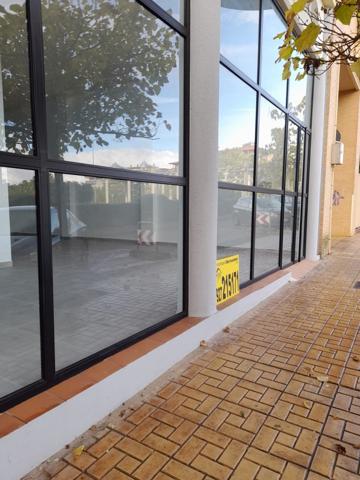 Se vende local diáfano en R 66 con gran escaparate photo 0