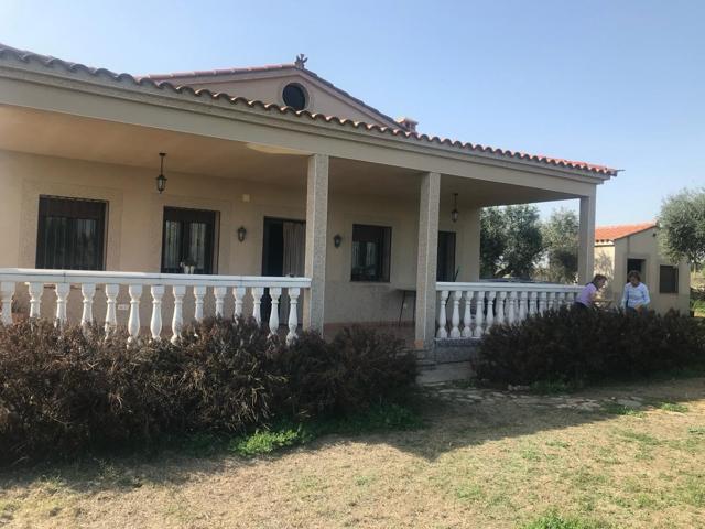 Se vende parcela en Aldea del Cano con casa incluida photo 0