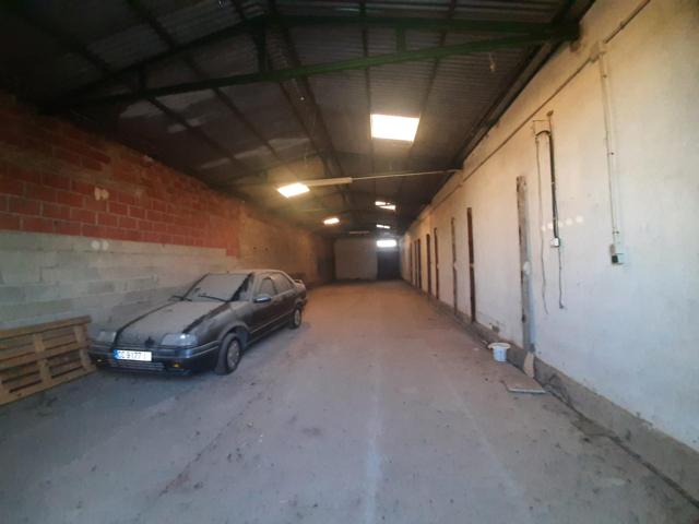 Nave con gran patio en Malpartida photo 0
