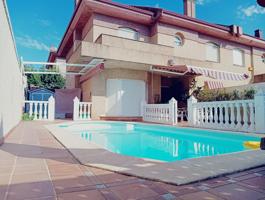 Chalet con piscina privada photo 0