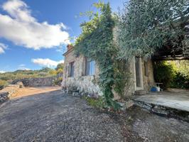 Preciosa parcela con casa en plena sierra de Montánchez photo 0