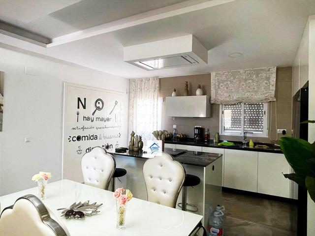 CASA CON TERRENO EN ALQUILER photo 0