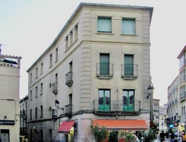 ¡GRAN OPORTUNIDAD DE INVERSIÓN! VENTA DE EDIFICIO COMERCIAL EN CÁCERES photo 0