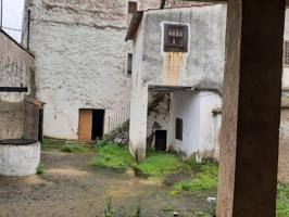 Gran casa con patío de 150 metros en Aliseda photo 0