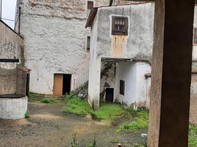 Gran casa con patío de 150 metros en Aliseda photo 0