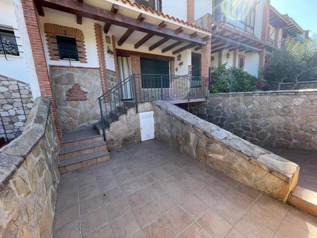 EXCLUSIVO ADOSADO EN MONTÁNCHEZ photo 0