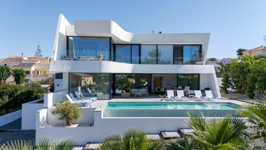 Villa de nueva construcción todo de primera calidad a 2 km de la playa photo 0