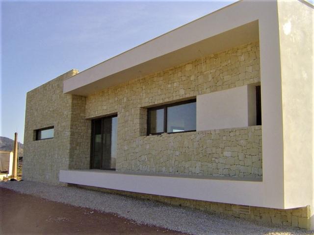 Villa independiente muy moderna, rodeada de naturaleza, en 10.000 m2 en Pinoso photo 0