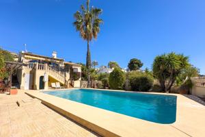 Villa en con vistas panorámicas al mar Mediterráneo en la zona de les Bassetes. photo 0
