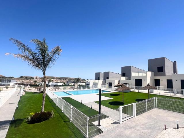 Paraíso del golf y el surf en un lugar de ensueño con casas adosadas esquineras de planta baja y adosados de 2 dormito photo 0