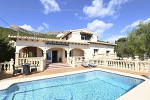 Exclusiva villa en zona Cucarres - Calpe photo 0