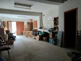 AMPLIO LOCAL EN EL CENTRO DEL PUEBLO photo 0