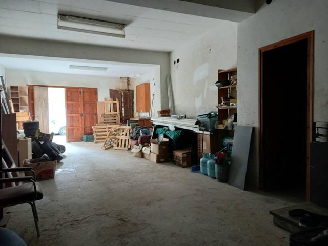 AMPLIO LOCAL EN EL CENTRO DEL PUEBLO photo 0