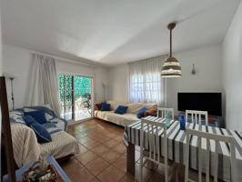 PRIMERO DE ALTURA SEMI-REFORMADO EN VENTA EN SEGUNDA LÍNEA DE MAR DE CUNIT. photo 0
