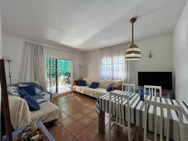 PRIMERO DE ALTURA SEMI-REFORMADO EN VENTA EN SEGUNDA LÍNEA DE MAR DE CUNIT. photo 0