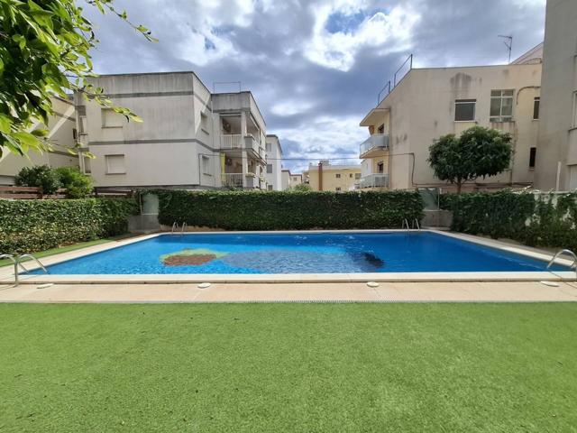 Acogedor piso con terraza, solárium y piscina comunitaria en la zona Marítim-Cubelles. photo 0