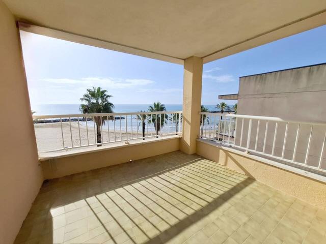 APARTAMENTO EN 1ª LINEA DE MAR EN ZONA PRAT DE VILANOVA photo 0