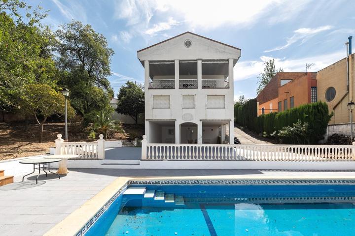 Espectacular chalet en Monachil con piscina y vistas a la ciudad photo 0