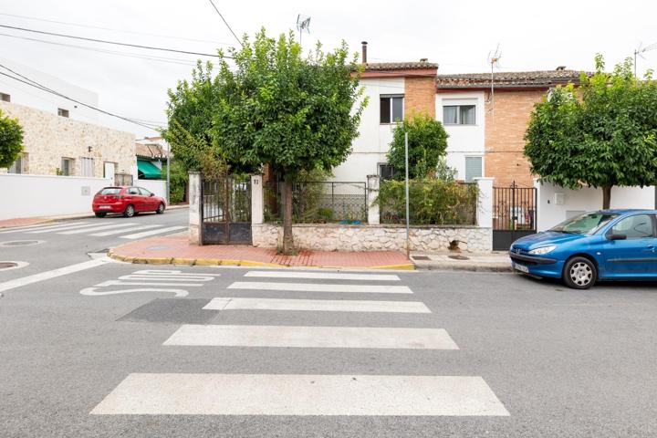 Oportunidad única en Peligros: pareada en esquina con garaje y patio delantero, muy bien ubicada photo 0