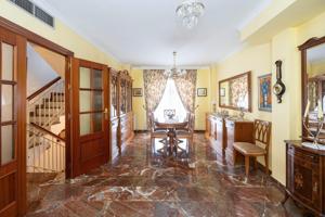 Espectacular casa ubicada en el exclusivo barrio de Albayda, diseñada con una distribución funcional photo 0
