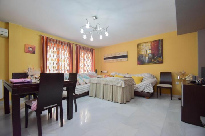 Armilla. Vivienda unifamiliar adosada. 3 dormitorios. 2 baños. 1 aseo. photo 0