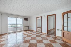 Estupendo piso en Calle Arabial, junto Hipercor. photo 0