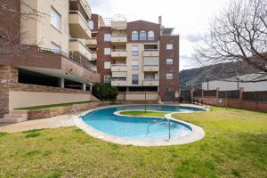 Estupendo piso con garaje y piscina en nuevo acceso Alhambra photo 0