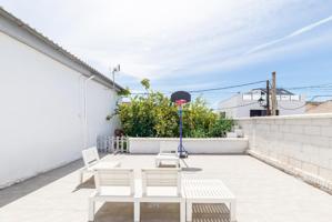 VIVIENDA EN PLANTA BAJA CON MÁS DE 300 METROS DE SOLAR photo 0