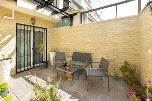 CASA EN LAS GABIAS, URB. PRIVADA CON PISCINA Y ZONAS VERDES photo 0