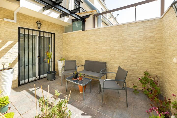 CASA EN LAS GABIAS, URB. PRIVADA CON PISCINA Y ZONAS VERDES photo 0