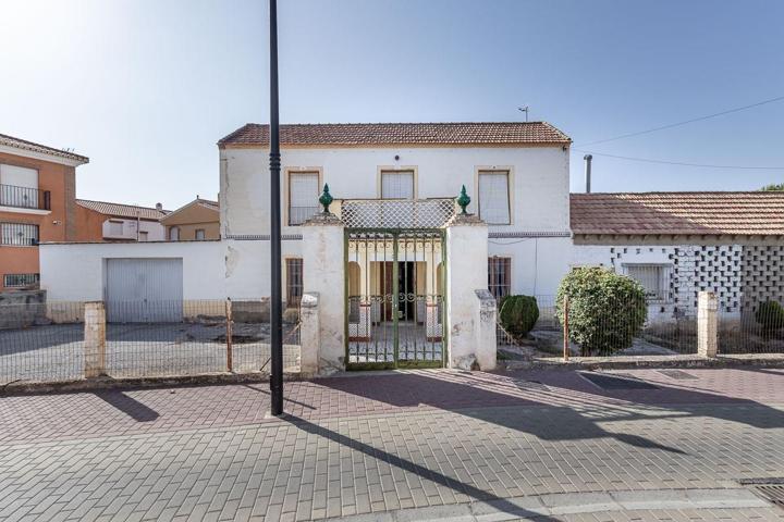 🏡 Villa con gran potencial en el centro de Ambroz – Parcela de 1.000 m² | 400 m² construidos 🏡 photo 0
