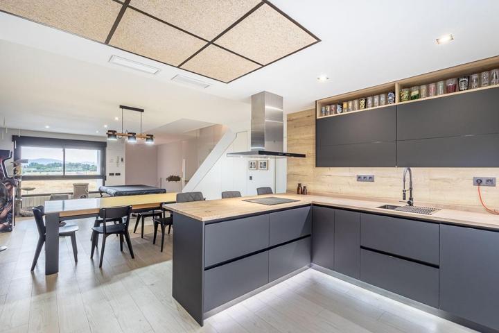 ¡IMPRESIONANTE CASA CON CALIDADES TOP Y COMPLETA DE EXTRAS EN MARACENA! photo 0