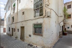 Gran casa en esquina para reformar en Güéjar Sierra photo 0