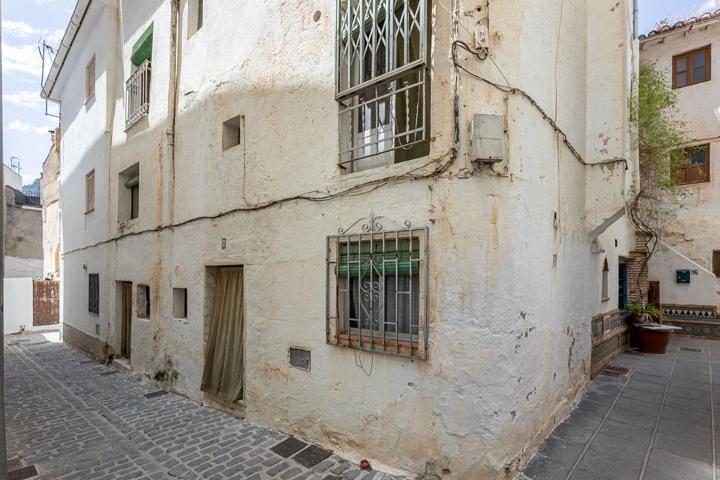 Gran casa en esquina para reformar en Güéjar Sierra photo 0