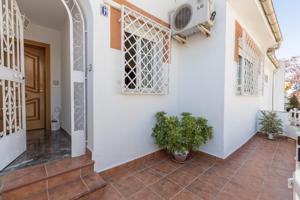 Preciosa Casa con 4 Dormitorios y torreón-despacho y cochera en zona tranquila de Huétor Vega photo 0