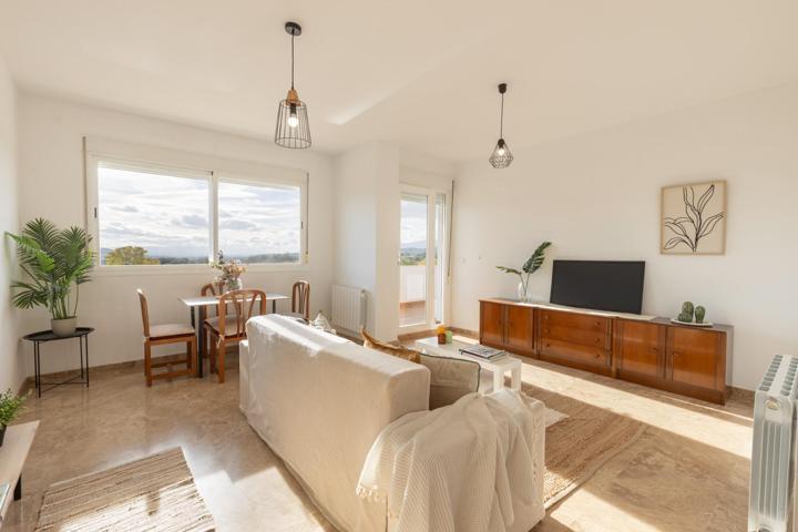 Piso en urbanización privada con piscina comunitaria, terraza, 2 plazas de garaje y trastero. photo 0