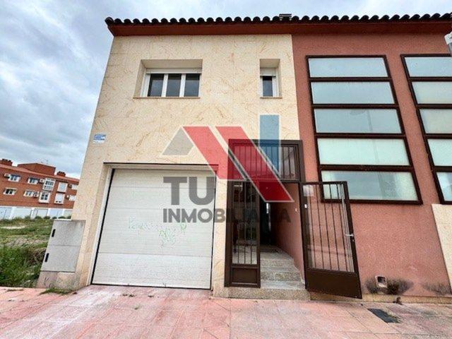 Unifamiliar Pareada En venta en Calle Rafael Alberti, 32, Torrijos photo 0