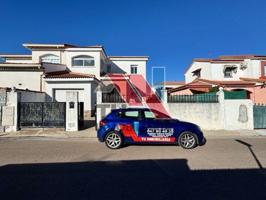 Unifamiliar Pareada En venta en Calle Enredo, Santa Olalla photo 0