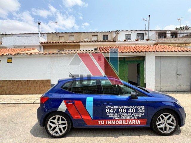 Unifamiliar Pareada En venta en Cl Flores, Tomelloso photo 0