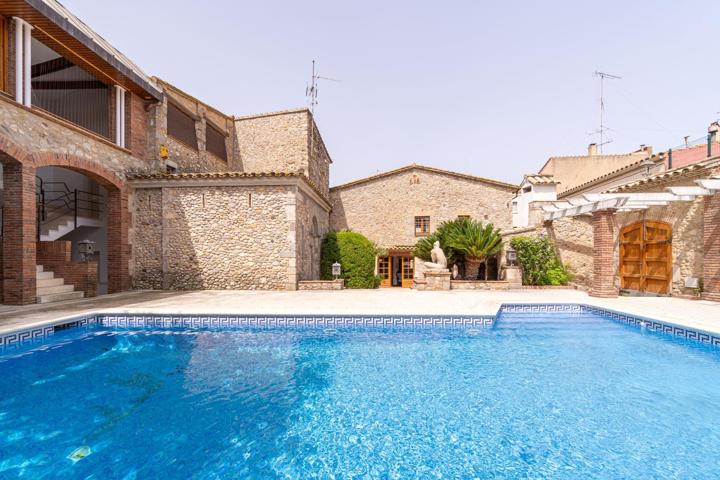 Tres increibles casas unidas por agradables patios y jardines en Sant Pere Pescador, Alto Ampurdán. photo 0