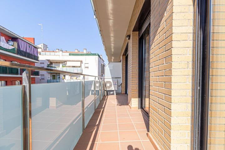 Piso de dos habitaciones en la zona Ram de Figueres. photo 0