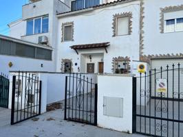 Casa adosada con terraza en Ampuria Brava, Alto Ampurdán. photo 0