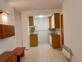 ¡Piso acogedor de dos habitaciones en venta en Figueres! photo 0