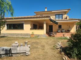 Casa con piscina en venta en el Golf de Peralada photo 0