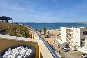 Ático en 1º línea de mar, con solárium, preciosas vistas y licencia turística. photo 0