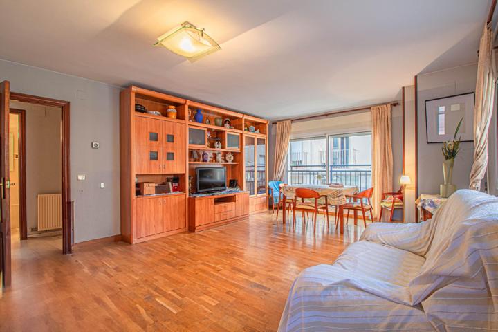 Piso En venta en Centre, Figueres photo 0