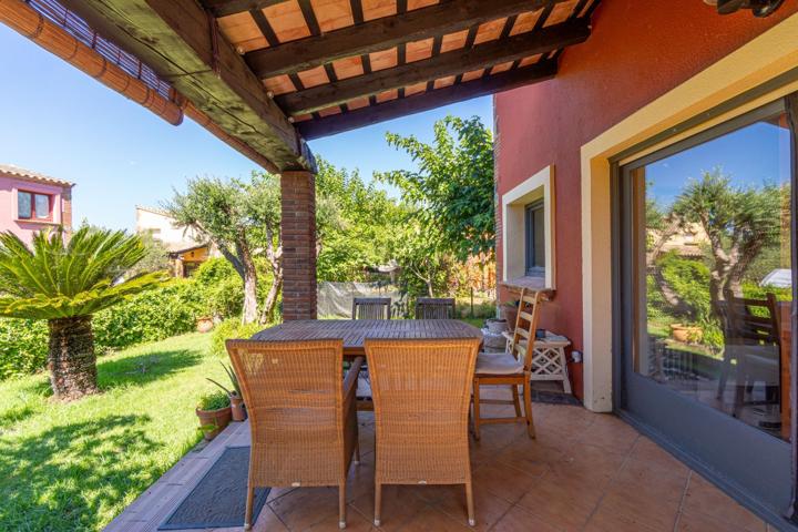 Vivienda unifamiliar aislada en Golf de Peralada con jardín privado y piscina comunitaria photo 0