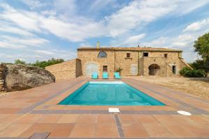 Espectacular masía en venta en La Jonquera con 40 hectáreas de terreno photo 0