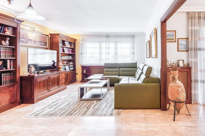 Piso En venta en Centre, Figueres photo 0
