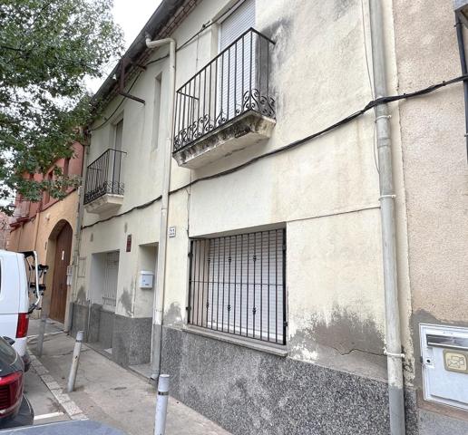 Casa adosada en el centro del pueblo de Sant Pere Pescador photo 0